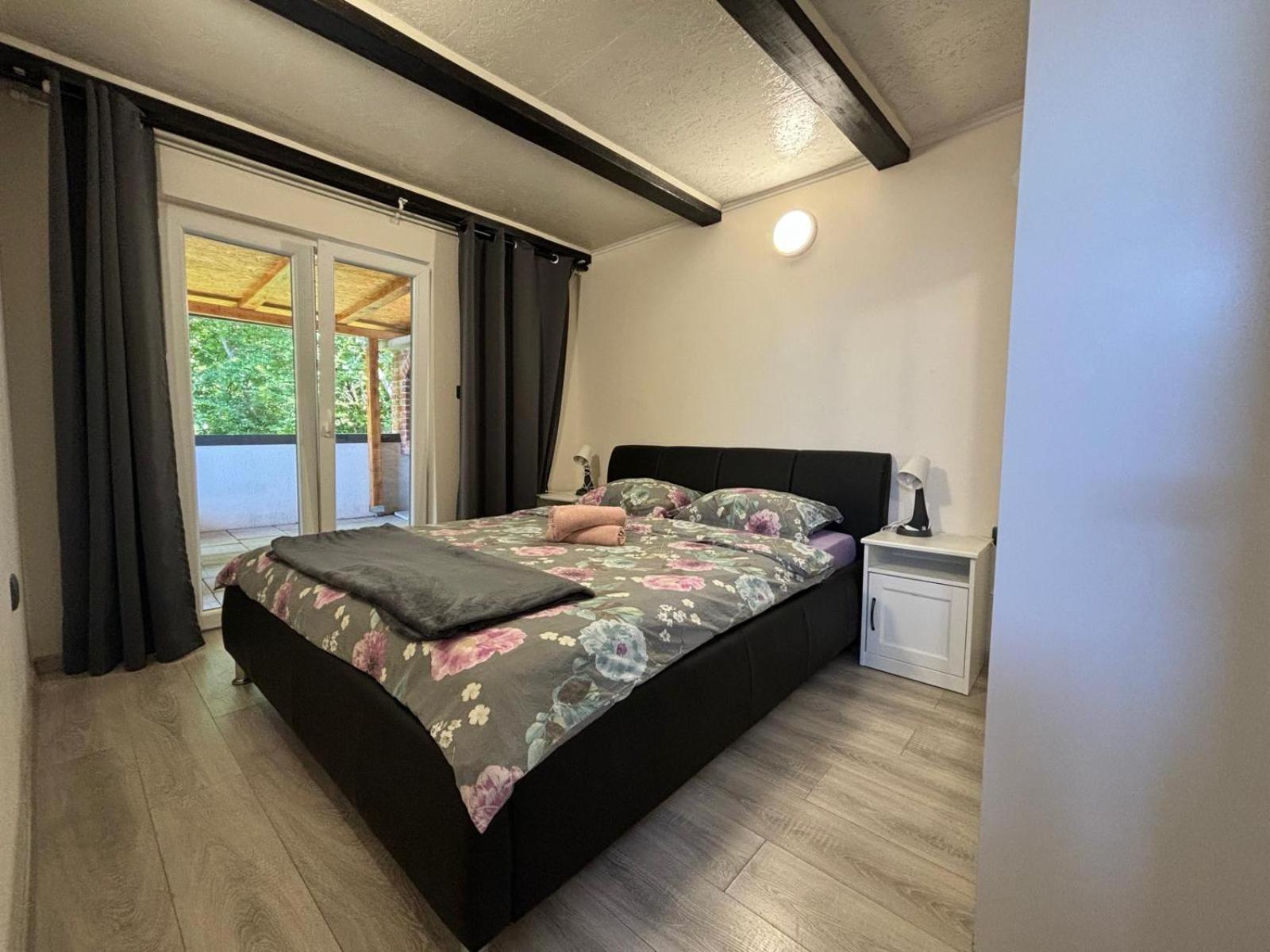 Apartmani Bosnjak Starigrad Paklenica Bagian luar foto
